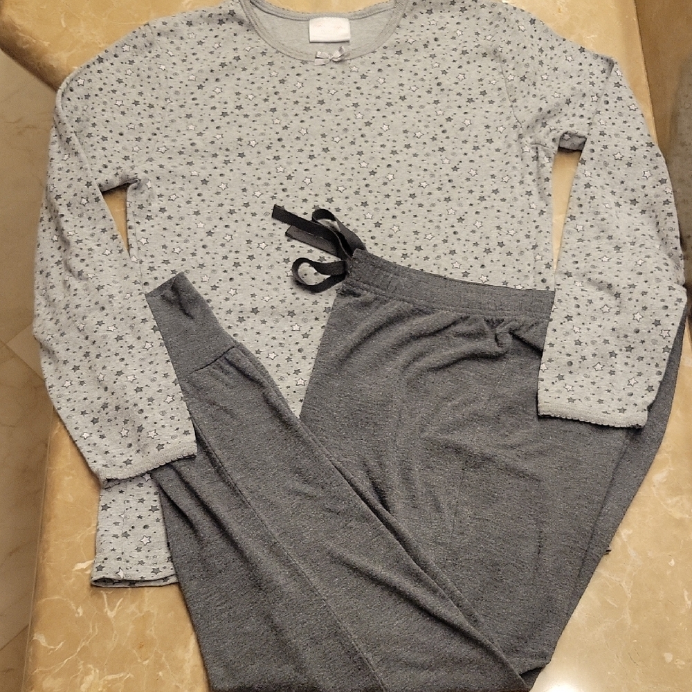Classic Gray Pajama Set with Star Top & Jogger Drawstring Bottoms